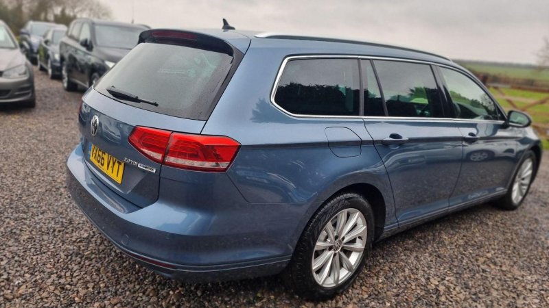 VOLKSWAGEN PASSAT