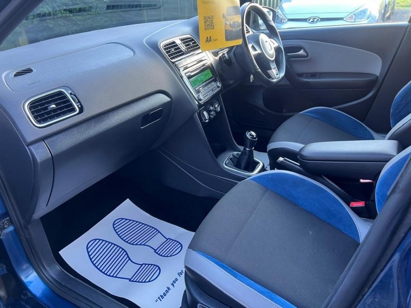 VOLKSWAGEN POLO