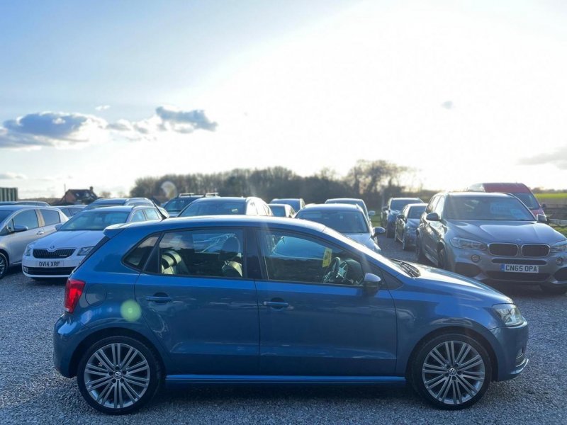 VOLKSWAGEN POLO