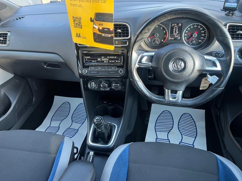 VOLKSWAGEN POLO
