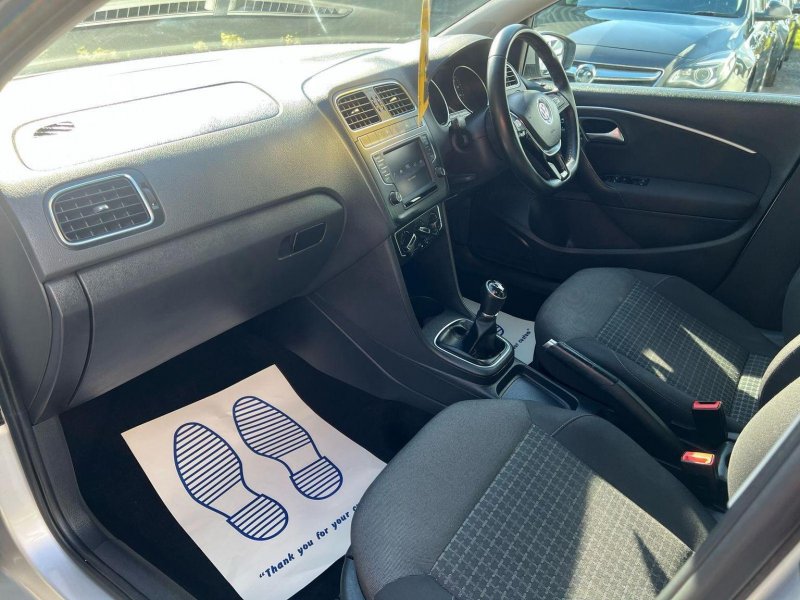 VOLKSWAGEN POLO