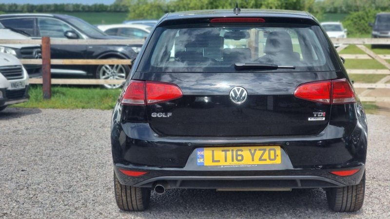 VOLKSWAGEN GOLF