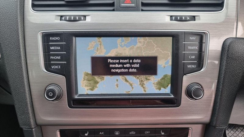 VOLKSWAGEN GOLF