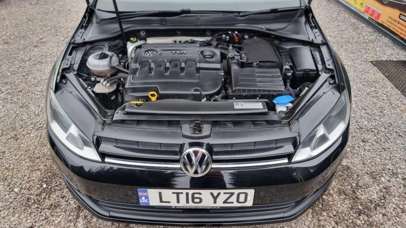VOLKSWAGEN GOLF