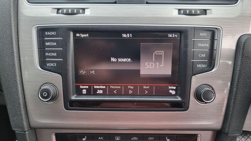 VOLKSWAGEN GOLF