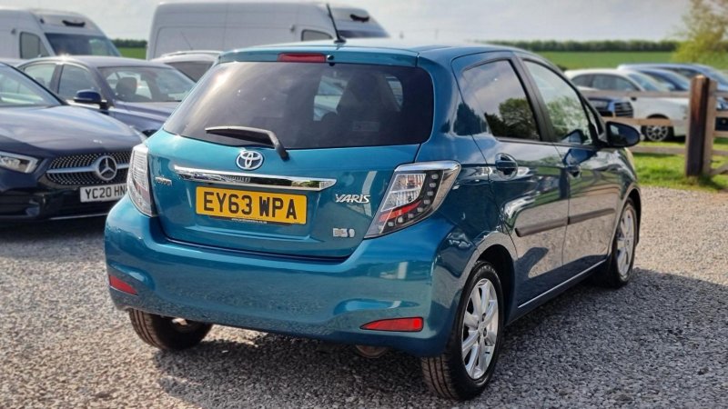 TOYOTA YARIS
