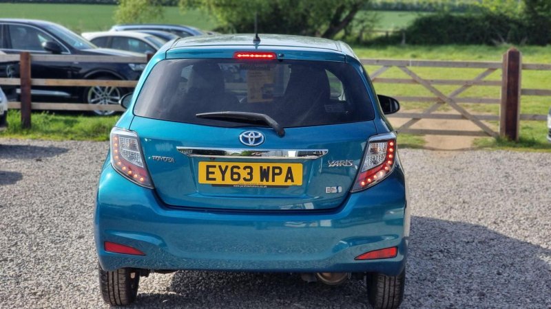 TOYOTA YARIS