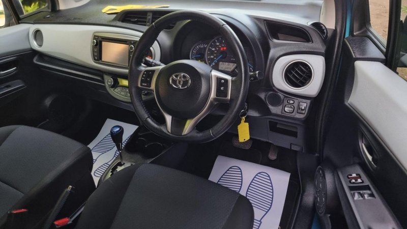 TOYOTA YARIS