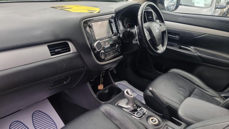 MITSUBISHI OUTLANDER