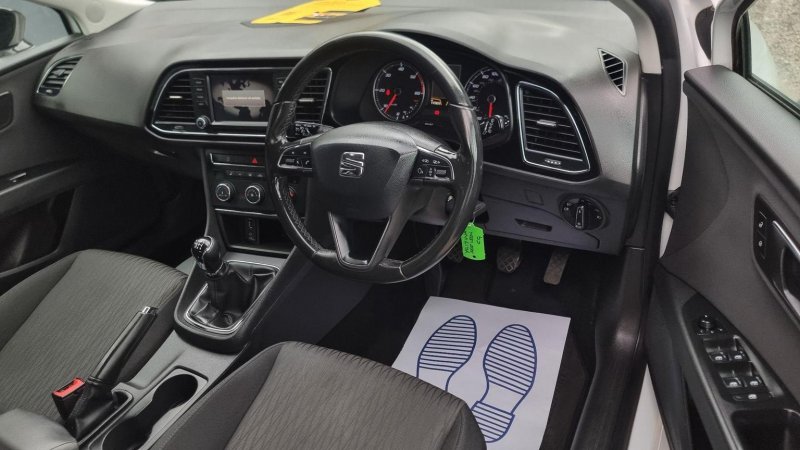 SEAT LEON