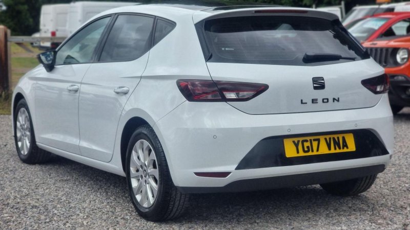 SEAT LEON