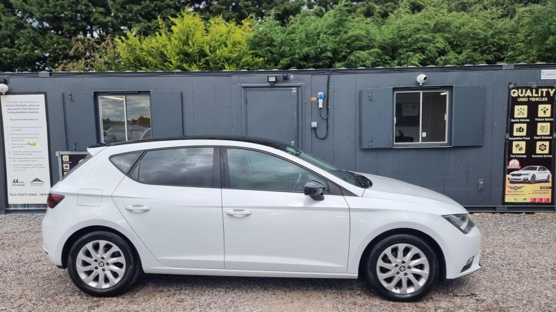 SEAT LEON